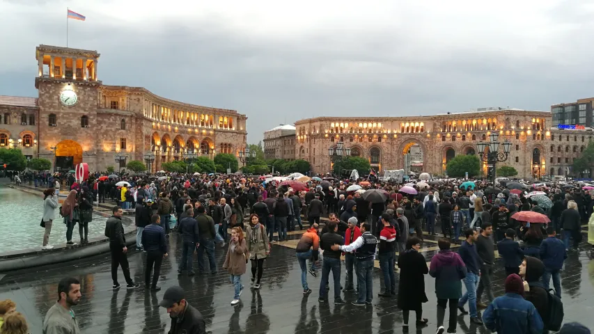 Протесты в Ереване: лицо изменений (ФОТОРЕПОРТАЖ)