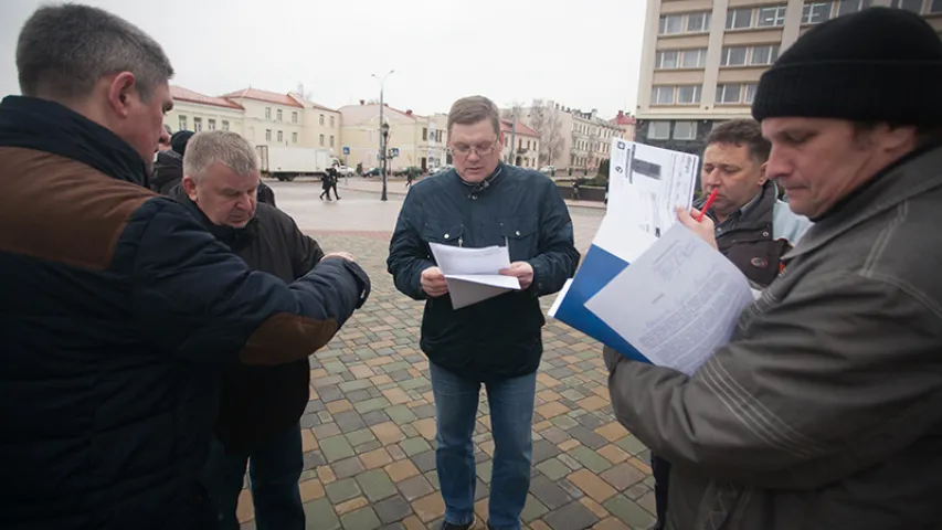 Гродзенскія таксісты пратэстуюць супраць тэрміналаў для банкаўскіх картак