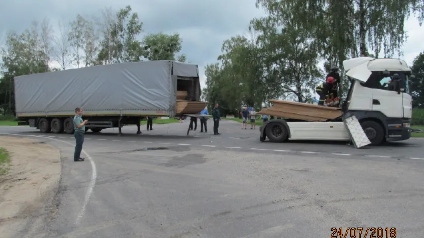 Кіроўца грузавіка затармазіў, каб не збіць раварыста, і загінуў сам