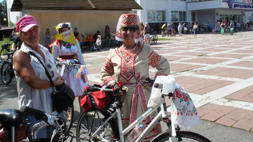 У Брэсце раварысткі зладзілі велапарад у этна-стылі (фота)