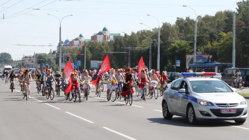 У Брэсце раварысткі зладзілі велапарад у этна-стылі (фота)