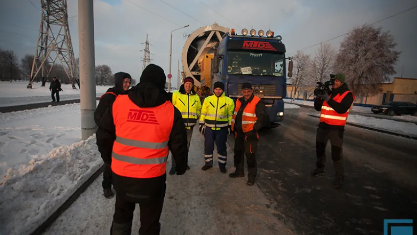 У Гродна на "Азот" прывезлі вежу, якая каштуе тры мільёны еўра (фота)