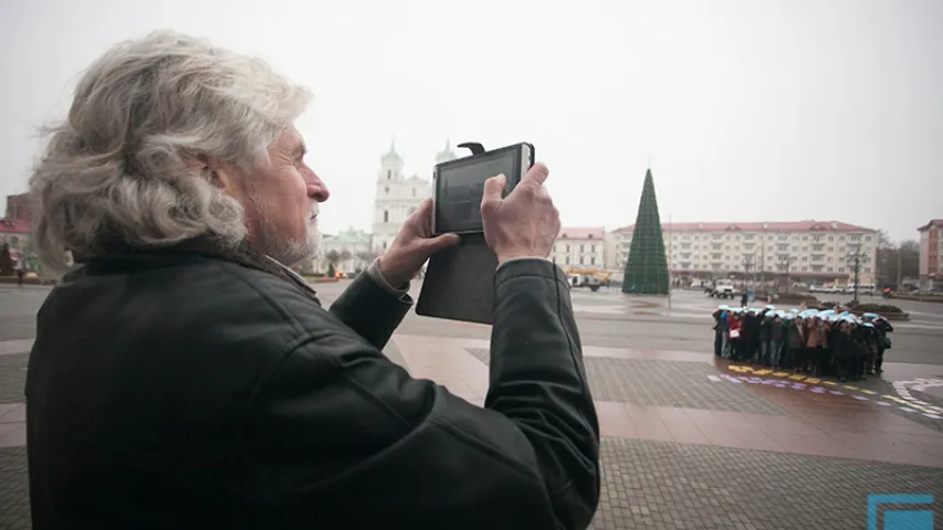 Флэшмоб у Гродне: людзі стварылі вялізнае сэрца (фота)