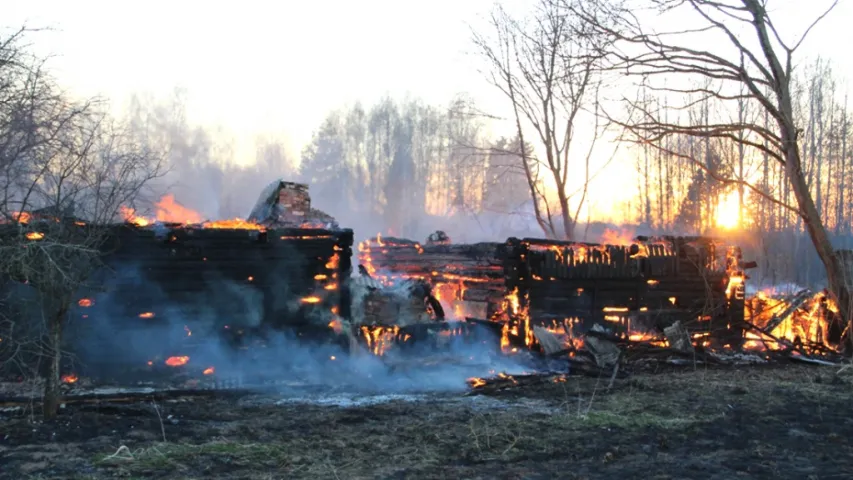 Каля Астраўца ледзь не згарэла вёска, ратавальнікаў выклікала жыхарка Літвы