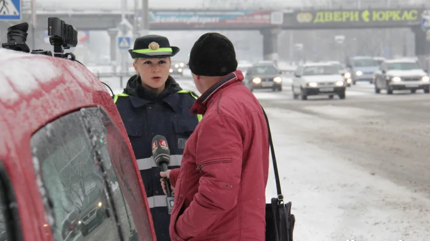 У Брэсце святар акрапіў пешаходныя пераходы, ён робіць гэта штогод (фота)