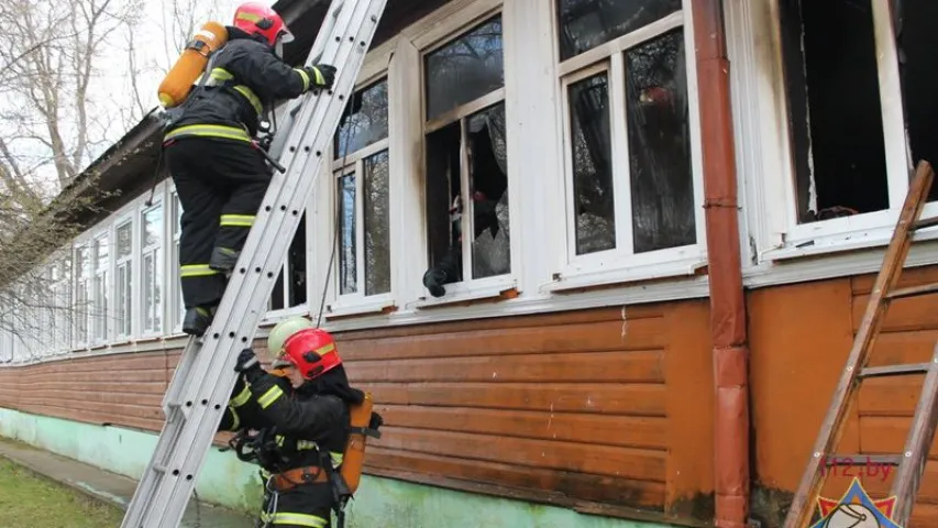 У Гродне падчас пажару ў школе эвакуявалі больш за 90 чалавек (фота)