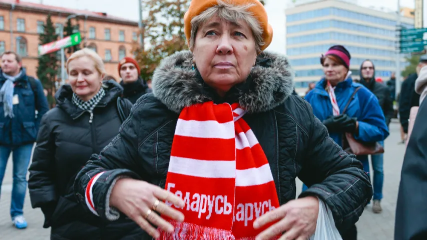 Фотарэпартаж з мінскай акцыі "Шэсце нацыянальнага сцяга"