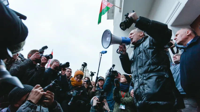 Фотарэпартаж з мінскай акцыі "Шэсце нацыянальнага сцяга"