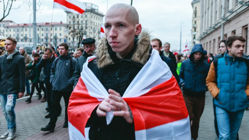 Фотарэпартаж з мінскай акцыі "Шэсце нацыянальнага сцяга"