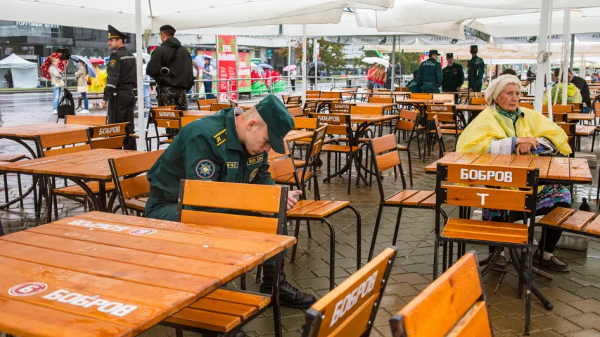 БРСМ правёў свой Дзень вышыванкі — пад дажджом і з бонсцікамі