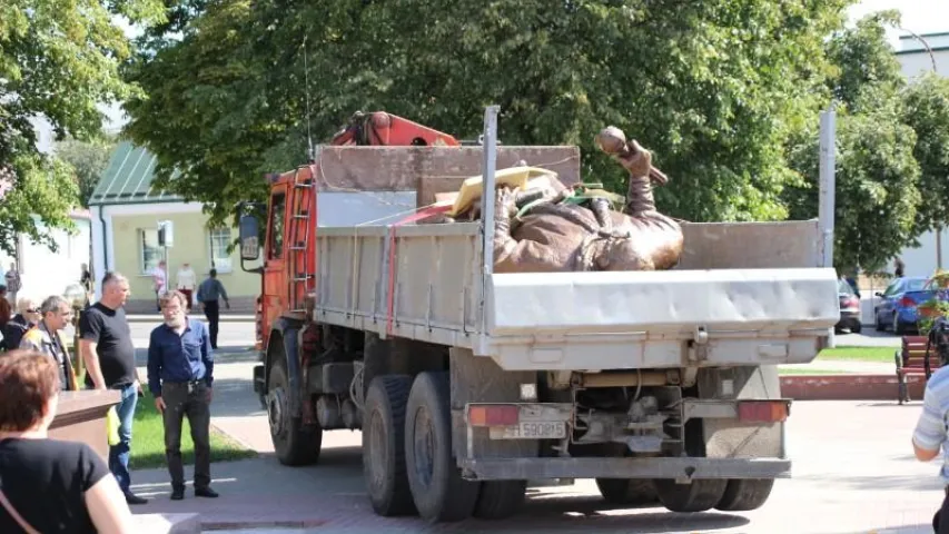 У Слоніме на плошчы Леніна ўсталявалі помнік Льву Сапегу