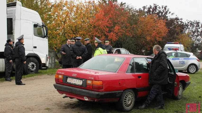 На Брэстчыне вяскоўцы зладзілі стыхійны мітынг, заблакавалі аўто ДАІ (фота)