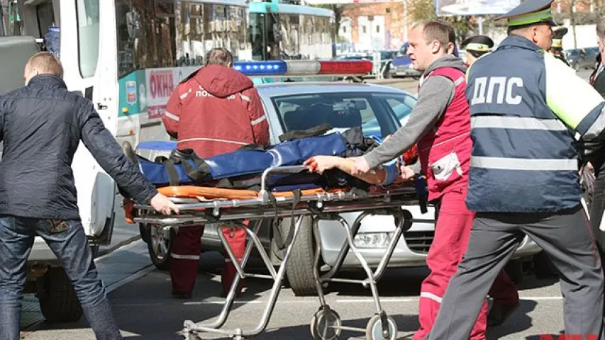 Інспектар ДАІ, якога ў красавіку ў Мінску збіў байкер, апрытомнеў