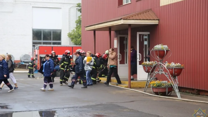 У Мінску на заводзе прайшлі маштабныя вучэнні з удзелам верталётаў (фота, відэа)