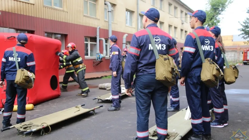 У Мінску на заводзе прайшлі маштабныя вучэнні з удзелам верталётаў (фота, відэа)