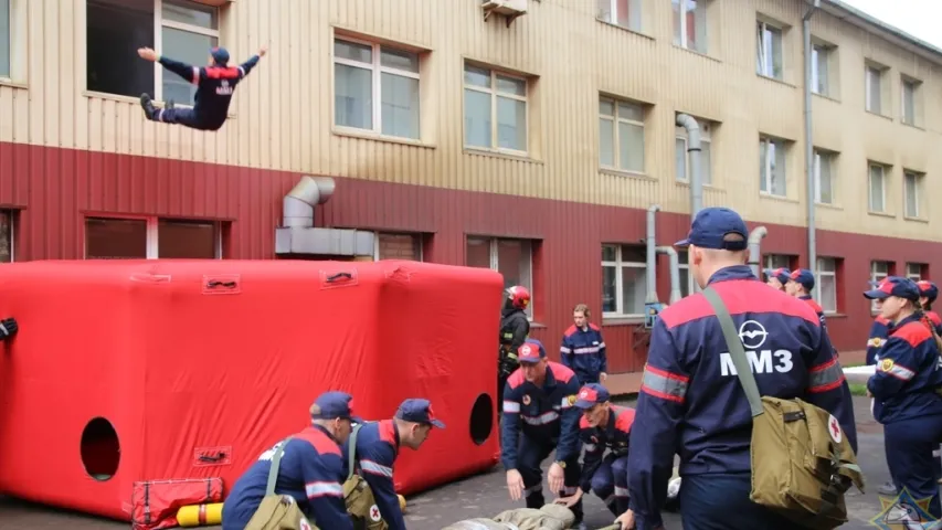 У Мінску на заводзе прайшлі маштабныя вучэнні з удзелам верталётаў (фота, відэа)