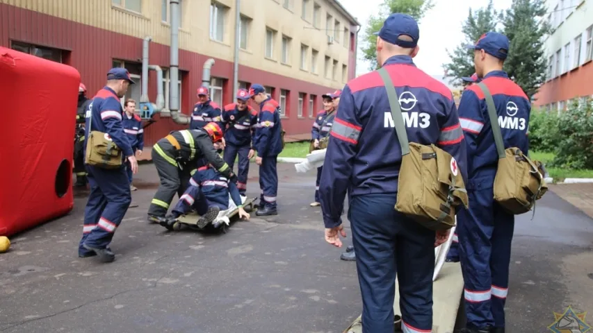 У Мінску на заводзе прайшлі маштабныя вучэнні з удзелам верталётаў (фота, відэа)