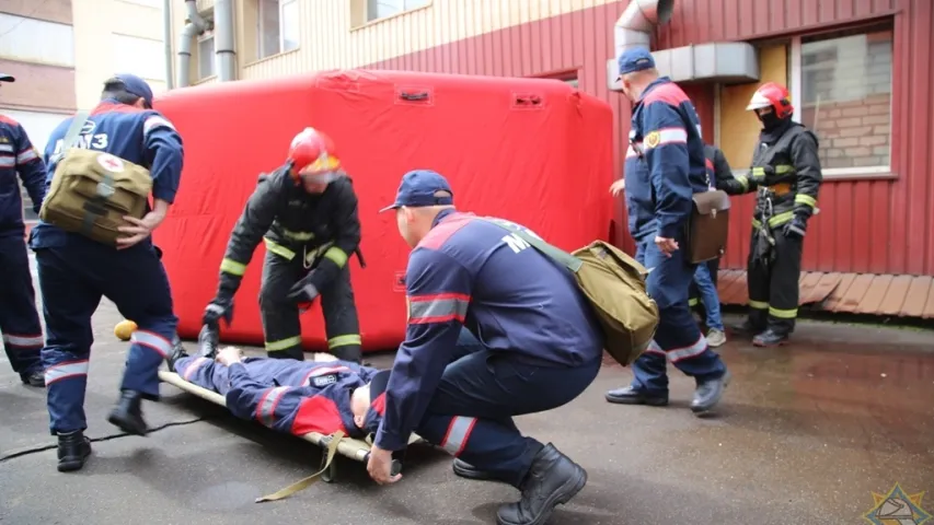 У Мінску на заводзе прайшлі маштабныя вучэнні з удзелам верталётаў (фота, відэа)