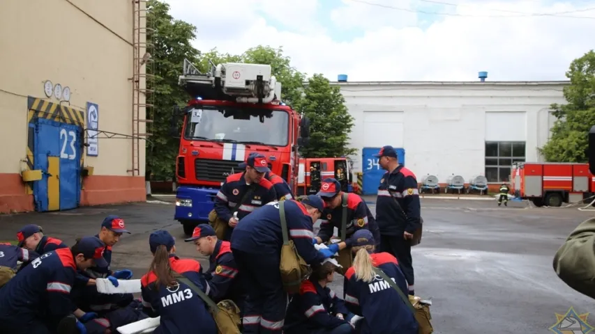 У Мінску на заводзе прайшлі маштабныя вучэнні з удзелам верталётаў (фота, відэа)