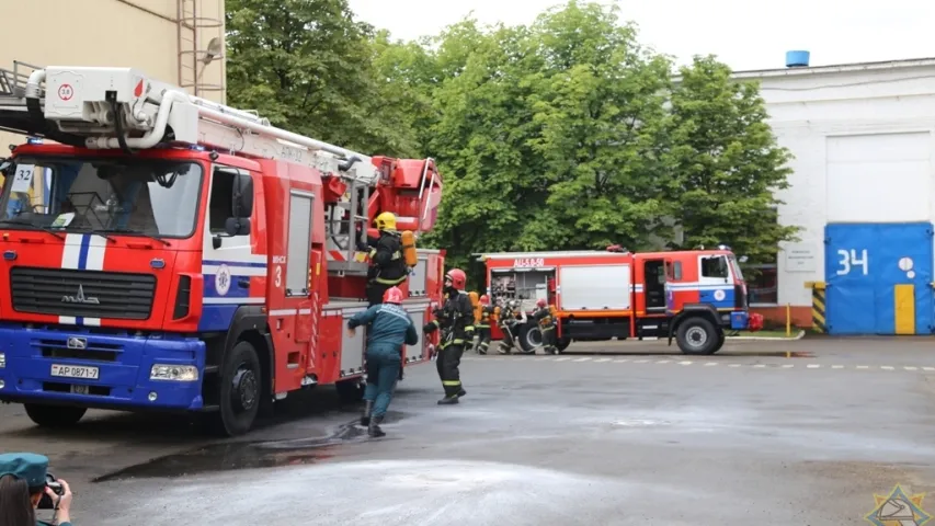 У Мінску на заводзе прайшлі маштабныя вучэнні з удзелам верталётаў (фота, відэа)