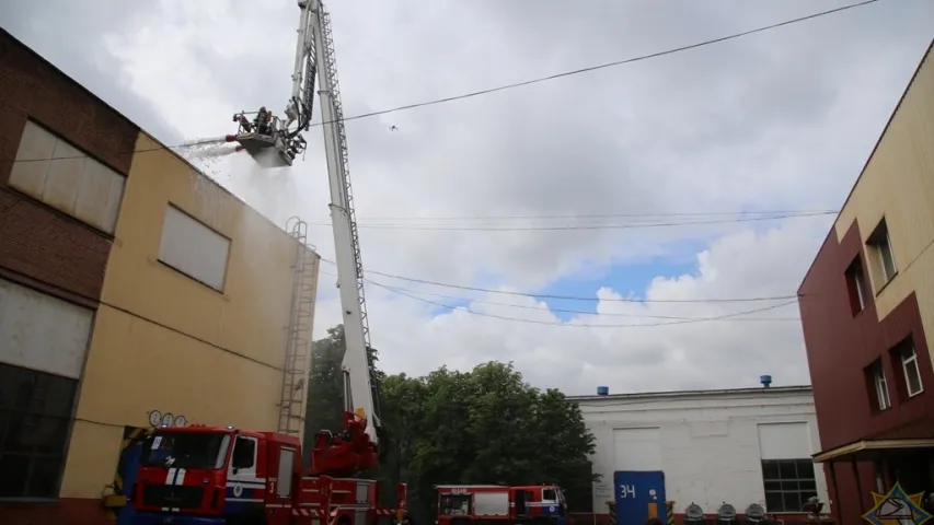 У Мінску на заводзе прайшлі маштабныя вучэнні з удзелам верталётаў (фота, відэа)