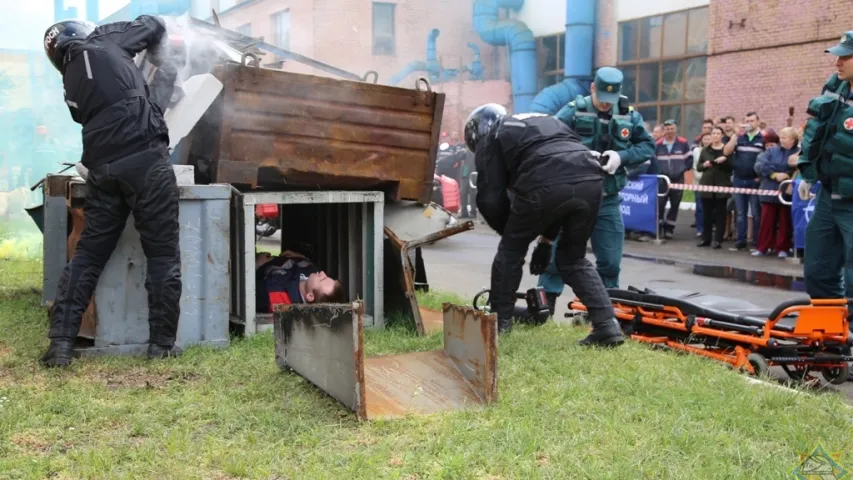 У Мінску на заводзе прайшлі маштабныя вучэнні з удзелам верталётаў (фота, відэа)