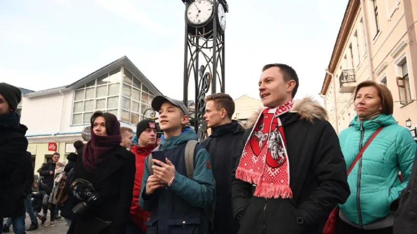 На месцы затрымання Лявона Вольскага моладзь спявала "Тры чарапахі" (відэа)