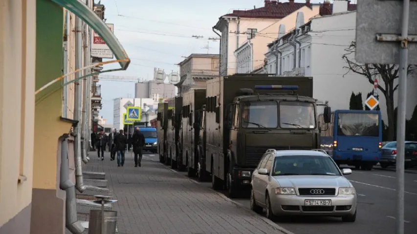 На месцы затрымання Лявона Вольскага моладзь спявала "Тры чарапахі" (відэа)