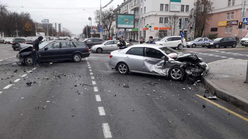 Аварыя часткова перакрыла рух на праспекце Незалежнасці ў Мінску