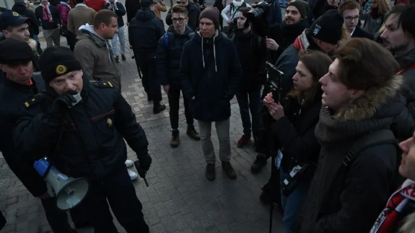 На месцы затрымання Лявона Вольскага моладзь спявала "Тры чарапахі" (відэа)