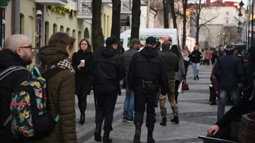 На месцы затрымання Лявона Вольскага моладзь спявала "Тры чарапахі" (відэа)