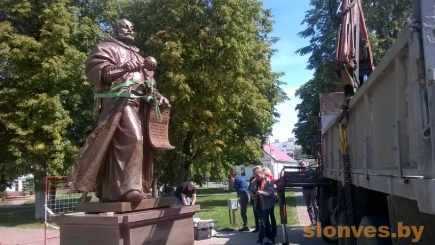 У Слоніме на плошчы Леніна ўсталявалі помнік Льву Сапегу