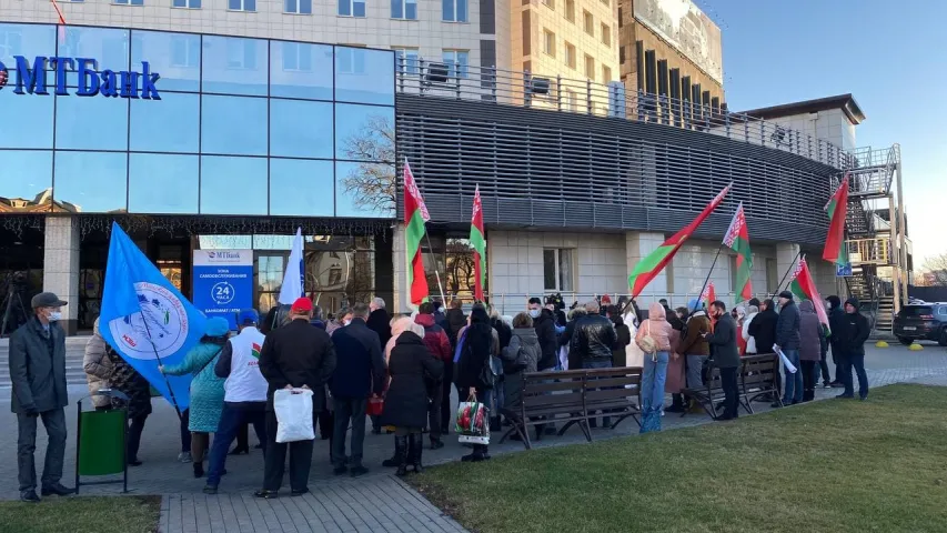 Каля польскай амбасады ў Мінску праходзіць праўладная акцыя