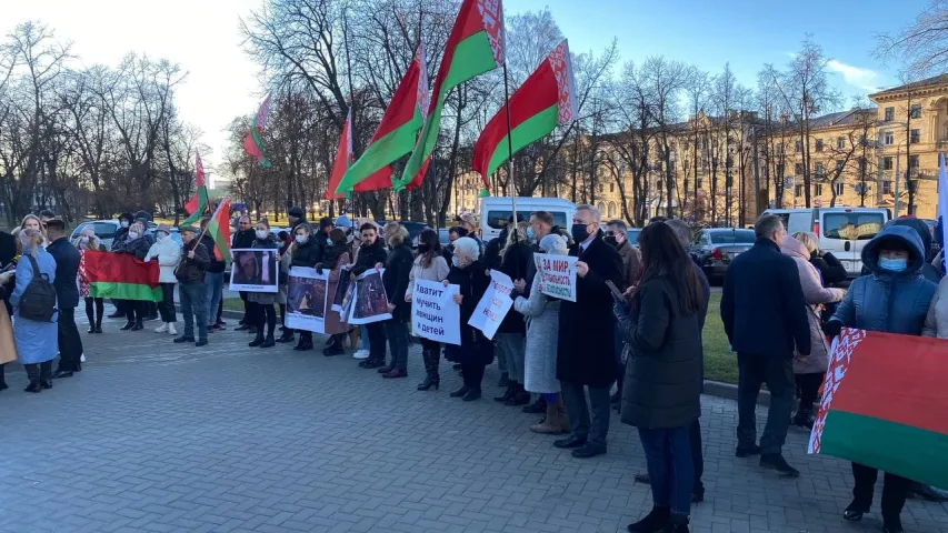 Каля польскай амбасады ў Мінску праходзіць праўладная акцыя