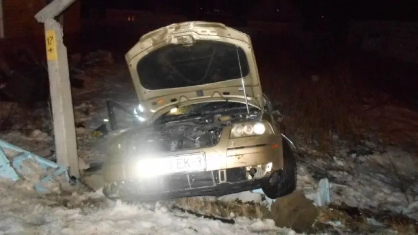 У Калінкавічах 19-гадовы кіроўца загінуў, урэзаўшыся ў апору ЛЭП