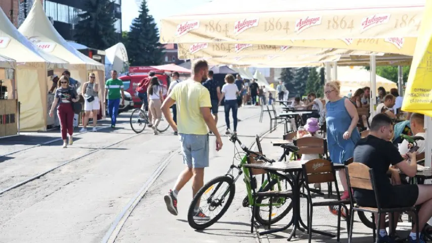 Трыкатаж з вуліцы Кастрычніцкай прыбралі, шашлыкі і піва засталіся 