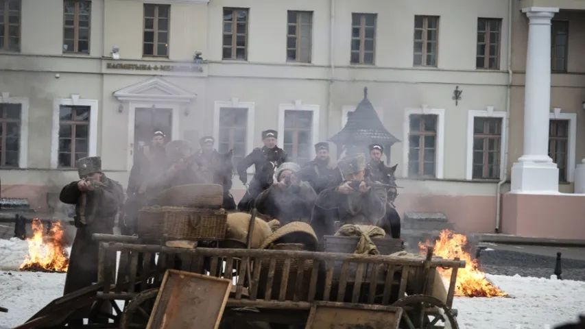 У цэнтры Мінска праходзіла масавая маніфестацыя — гэта здымалі кіно пра Купалу