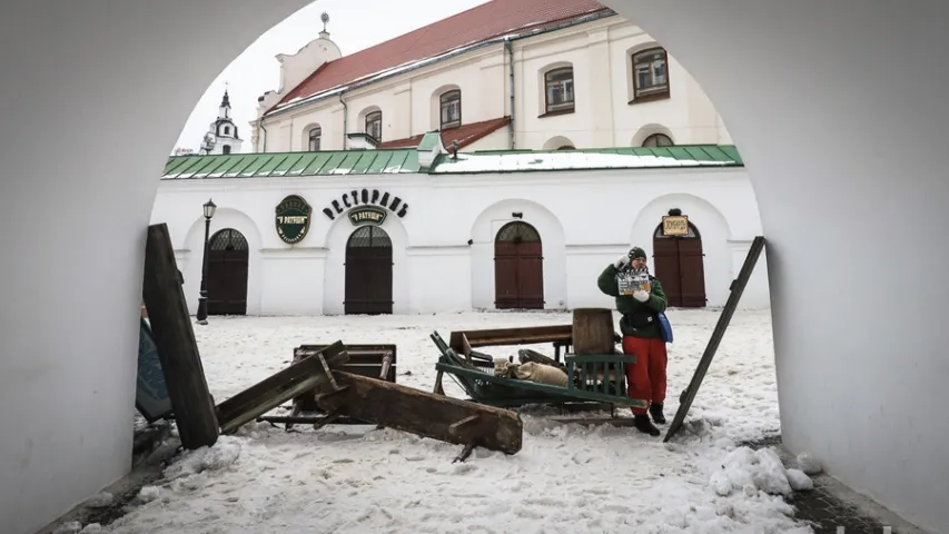 У цэнтры Мінска праходзіла масавая маніфестацыя — гэта здымалі кіно пра Купалу