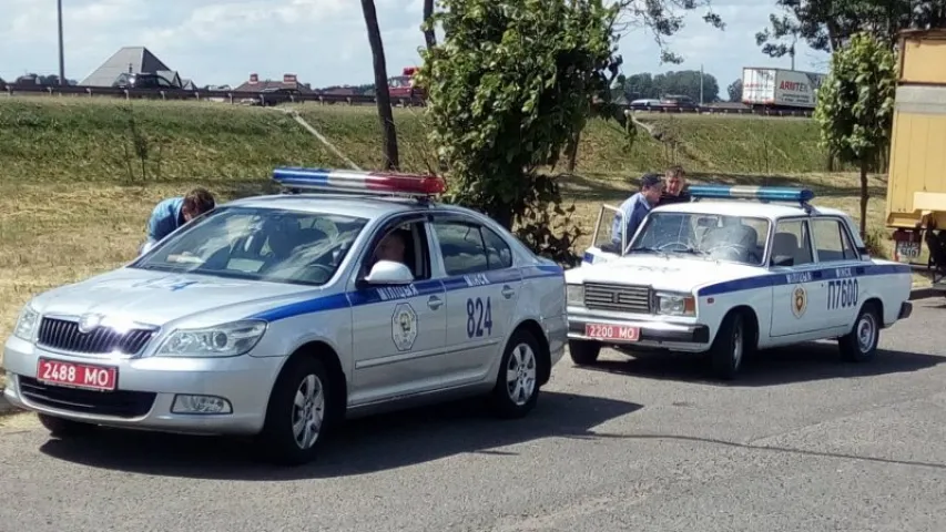 Міліцыя спрабавала разагнаць абаронцаў Курапатаў каля рэстарана "Поедем поедим"