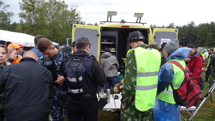 Адзін дзень валанцёра: Як шукаюць зніклага хлопчыка ў Белавежскай пушчы