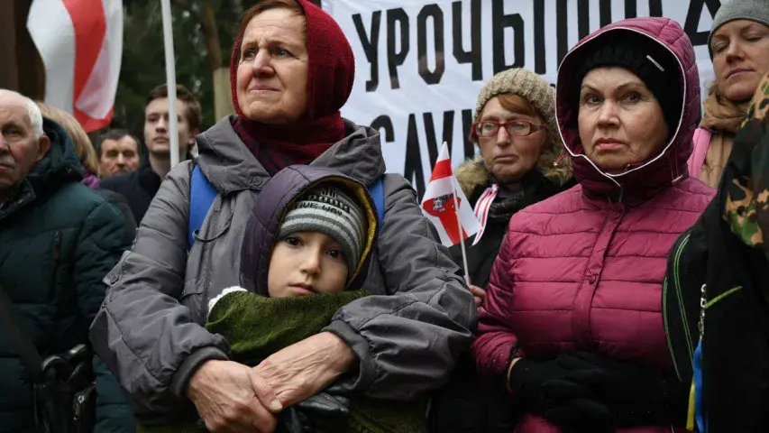 Дзяды скончыліся мітынгам у Курапатах: свечы, крыжы і ліст ад Пазняка