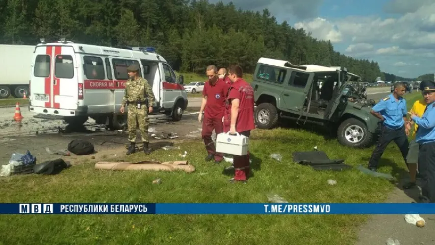  Ля Бараўлянаў сутыкнуліся Land Rover і Skoda, загінула адна з пасажырак