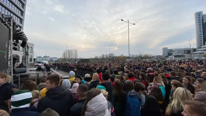 Макей прыехаў на раздачу бургераў ад Цімаці 