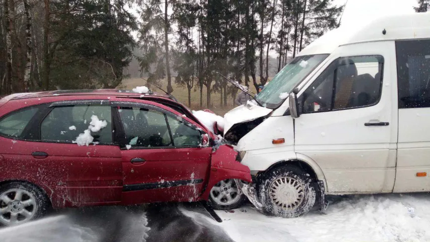 Пасля ДТЗ з маршруткай пад Маладзечна шпіталізавалі 9 чалавек