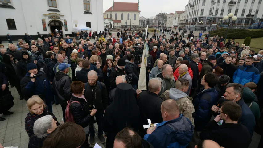 На малебен за Курапаты ў Мінску прыйшло каля 150 чалавек