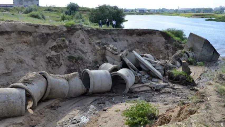 У Магілёве дождж разбурыў ліўневы калектар (фота)