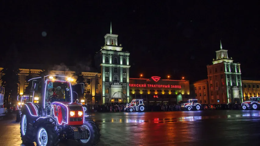 Каля прахадной МТЗ адбылося шоў трактароў (фота)