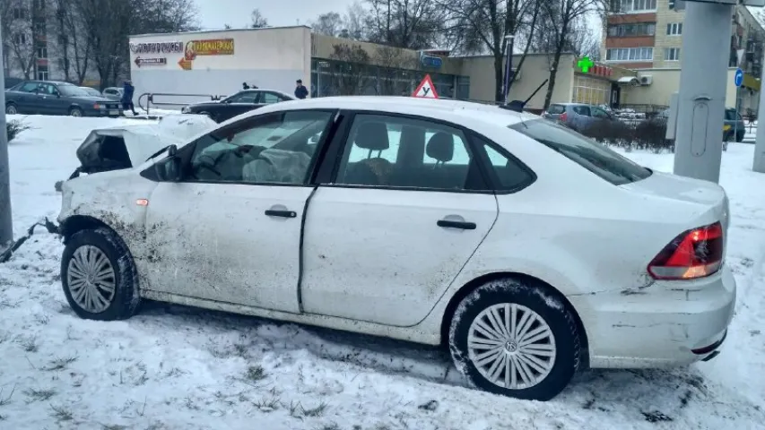 У Мінску ў ДТЗ трапіў вучэбны аўтамабіль, яго адкінула на некалькі метраў (фота)