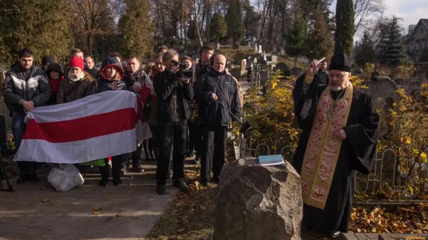 Зянон Пазняк у Вільні адкрываў помнік бацьку Наталлі Арсенневай (фота)