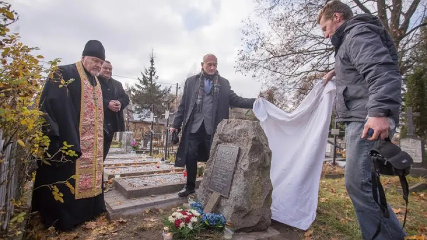 Зянон Пазняк у Вільні адкрываў помнік бацьку Наталлі Арсенневай (фота)